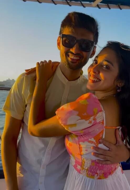 लेकिन अब सोनू को उसका असली 'टप्पू' मिल गया है! दरअसल, झील ने अपने इंस्टा से एक वीडियो शेयर किया था, जिसमें वे एक लड़के के साथ दिखाई दी थीं.