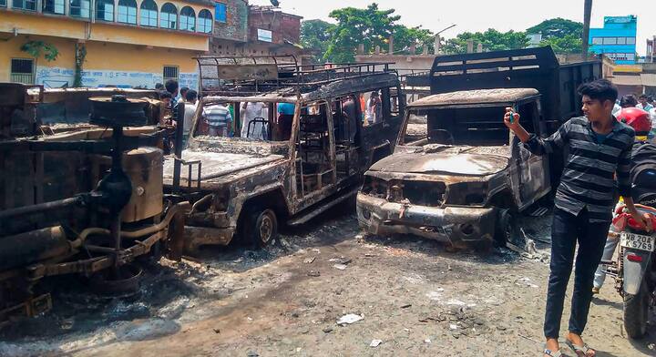 बंगाल पंचायत चुनाव के मद्देनजर नामांकन को लेकर शुक्रवार (16 जून) को दोबारा हिंसा भड़क गई.