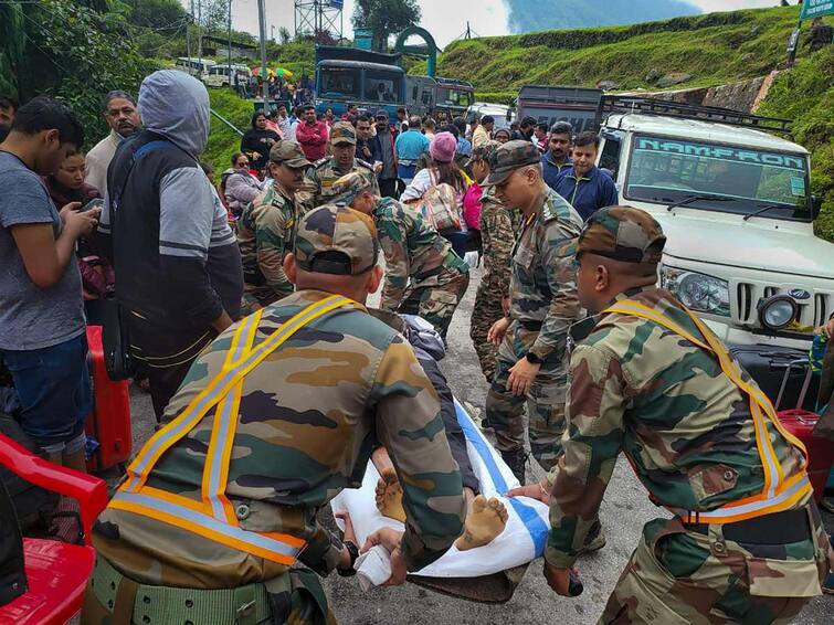 Indian Army Rescues Tourists Stranded North Sikkim Heavy Rain Rescue Operation Indian Army Rescues Over 3,000 Tourists Stranded In North Sikkim Due To Heavy Rain