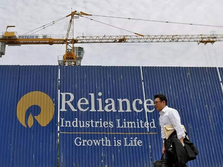 RIL: सबसे पहला स्थान बाजार की सबसे बड़ी कंपनी रिलायंस इंडस्ट्रीज का है. इसने पिछले 3 साल के दौरान निफ्टी की रैली में 272.27 अंक का योगदान दिया है.