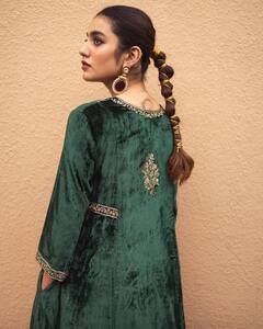 Priya Prakash Varrier: పద్ధతిగా ముస్తాబైన మలయాళీ ముద్దుగుమ్మ