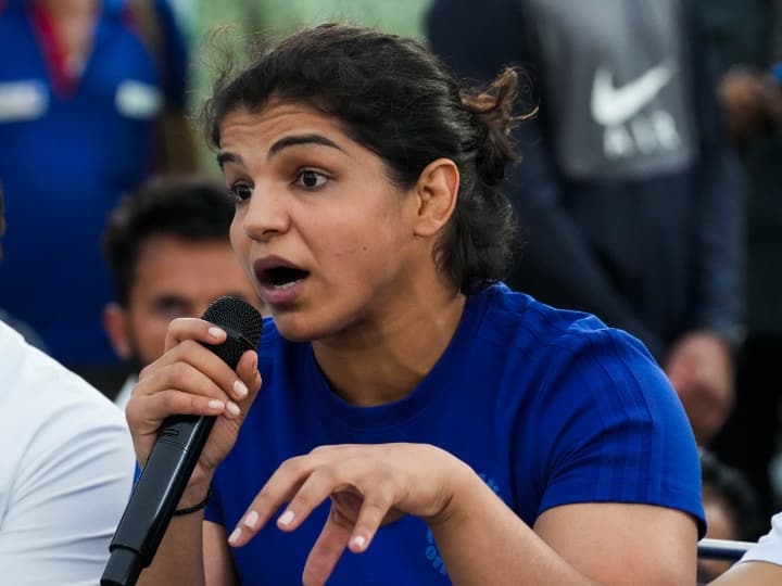 minor female wrestler father reaction over sakshi malik claim says no threat to family Wrestlers Protest: साक्षी मलिक ने नाबालिग पर किया था दबाव का दावा, पहलवान के पिता बोले- नहीं है परिवार को कोई खतरा