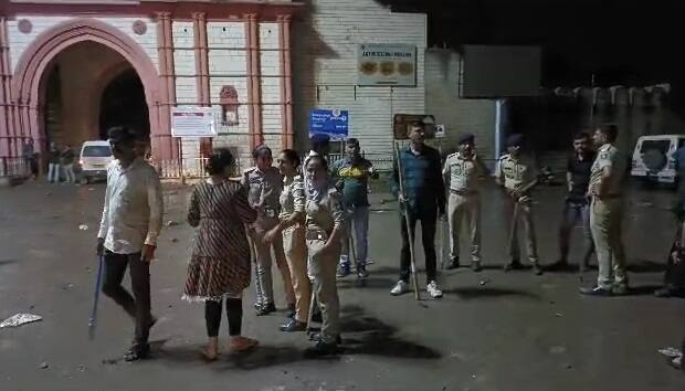 Junagadh   near Majewadi gate Stones were pelted, many injured including policemen. જૂનાગઢ:   મજેવડી દરવાજા પાસે પથ્થરમારો, પોલીસકર્મી સહિત અનેક ઘાયલ, જાણો શું છે મામલો