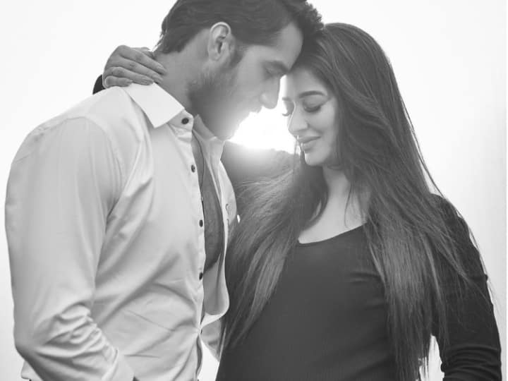 imli actor karan vohra becomes father wife bella delivers twins शादी के 11 साल बाद 'इमली' एक्टर करण वोहरा के घर आईं खुशियां, पत्नी बेला ने जुड़वा बच्चों को दिया जन्म