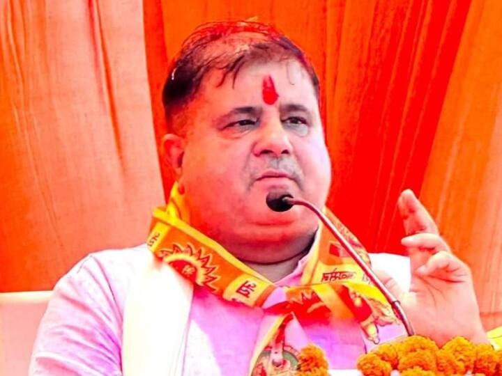 Uttarakhand News: धामी मंत्रिमंडल में फेरबदल की अटकलें, महेंद्र भट्ट से मिले सतपाल महाराज, बंद कमरे में हुई बात Uttarakhand Satpal Maharaj met Mahendra Bhatt amid reports of cabinet reshuffle ann Uttarakhand News: धामी मंत्रिमंडल में फेरबदल की अटकलें, महेंद्र भट्ट से मिले सतपाल महाराज, बंद कमरे में हुई बात