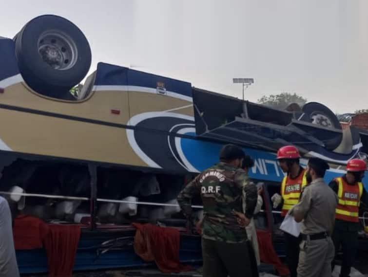 Pakistan bus accident on Islamabad-Lahore motorway many people lost lives dozens of injured latest updates Pakistan Bus Accident: पाकिस्‍तान में भीषण हादसा, ब्रेक फेल होने से पलटी बस, 11 की मौत, दर्जनों घायल
