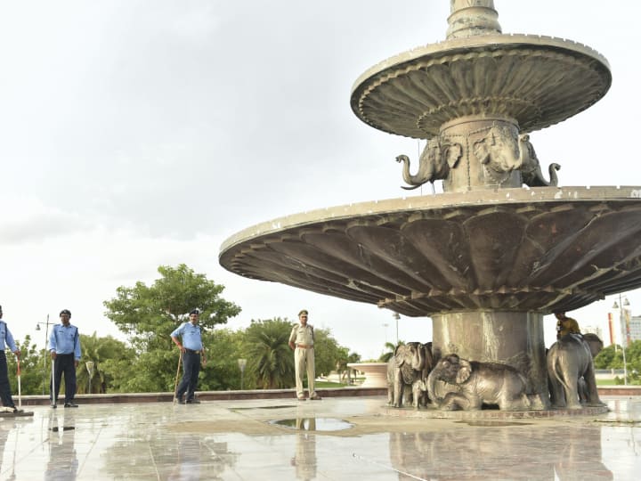 lucknow and noida parks and monuments  of Lucknow-Noida will be expensive, the fee has been increased, know the full details UP News: लखनऊ-नोएडा के पार्कों और स्मारकों में घूमना हो जाएगा महंगा, बढ़ा चार्ज, जानें-पूरी डिटेल्स
