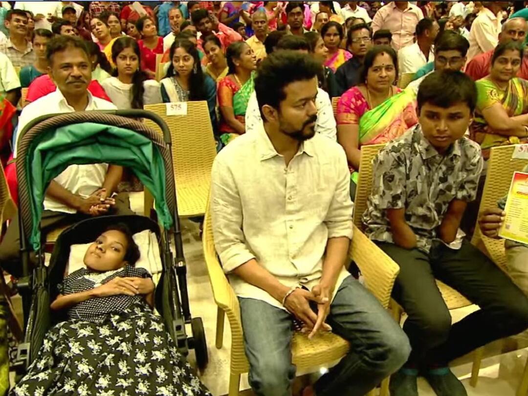 Vijay Makkal Iyakkam: ”உங்களை பார்த்தால் பாரதியாரின் கவிதை நினைவிற்கு வருகிறது” -  விஜயை நெகிழ வைத்த மாணவி!