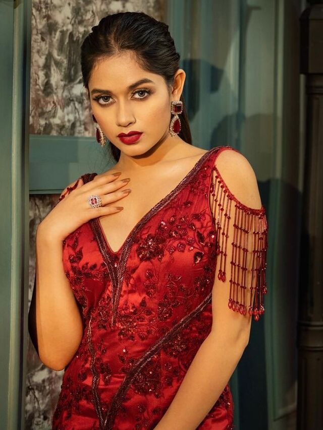 Jannat Zubair Rahmani on Instagram: “Most Popular Face of the Year!♥️ 2019  ends on such a … | Stylish girl images, Party wear dresses, Designer bridal  lehenga choli