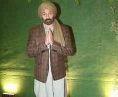 Karan Drisha Wedding: ਕਰਨ ਦਿਓਲ ਦੇ ਸੰਗੀਤ ਪ੍ਰੋਗਰਾਮ ਵਿੱਚ ਨਜ਼ਰ ਆਇਆ ਪੂਰਾ ਦਿਓਲ ਪਰਿਵਾਰ, ਸੰਨੀ ਦਿਓਲ ਨੇ 'ਤਾਰਾ' ਬਣ ਕੇ ਲੁੱਟੀ ਮਹਿਫ਼ਿਲ