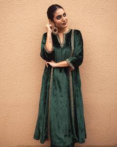 Priya Prakash Varrier: పద్ధతిగా ముస్తాబైన మలయాళీ ముద్దుగుమ్మ