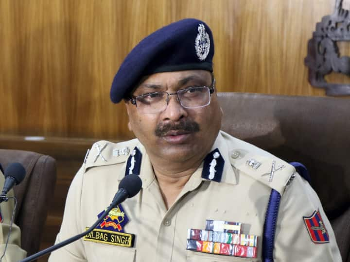 Jammu Kashmir DGP Dilbag Singh Says Continuous infiltration along LoC bids attempt to keep terrorism alive ANN Jammu Kashmir: LoC से क्यों हो रही घुसपैठ की कोशिश? जम्मू-कश्मीर के DGP बताया, बोले- ऑपरेशन जारी है और बहुत जल्द...