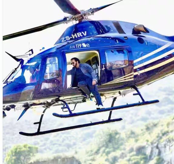 ਰੋਹਿਤ ਸਿਰਫ ਪੰਜ ਸਾਲ ਦਾ ਸੀ ਜਦੋਂ ਉਸਦੇ ਪਿਤਾ ਦਾ ਦਿਹਾਂਤ ਹੋ ਗਿਆ। ਉਸਦੀ ਮਾਂ ਵੀ ਇੱਕ ਜੂਨੀਅਰ ਕਲਾਕਾਰ ਸੀ। ਹਾਲਾਂਕਿ, ਸਮੇਂ ਦੇ ਨਾਲ ਪਰਿਵਾਰ ਦੀ ਆਰਥਿਕ ਹਾਲਤ ਵਿਗੜਦੀ ਗਈ ਅਤੇ ਇੱਕ ਸਮੇਂ ਵਿੱਚ ਉਸਦੇ ਪਰਿਵਾਰ ਨੂੰ ਘਰ ਦਾ ਨਿੱਕਾ ਜਿਹਾ ਸਮਾਨ ਵੀ ਵੇਚਣਾ ਪਿਆ।ਇਸ ਤੋਂ ਬਾਅਦ ਰੋਹਿਤ ਸ਼ੈੱਟੀ ਨੇ ਸਿਰਫ 17 ਸਾਲ ਦੀ ਉਮਰ ਤੋਂ ਹੀ ਕੰਮ ਕਰਨਾ ਸ਼ੁਰੂ ਕਰ ਦਿੱਤਾ। ਫਿਲਮ ਦੇ ਸੈੱਟ 'ਤੇ ਕੰਮ ਕਰਦੇ ਸਮੇਂ ਉਨ੍ਹਾਂ ਨੂੰ ਸਿਰਫ 50 ਰੁਪਏ ਮਿਲਦੇ ਸਨ। ਨਿਰਦੇਸ਼ਕ ਕੁਕੂ ਕੋਹਲੀ ਨੇ ਰੋਹਿਤ ਦੀ ਮਦਦ ਕੀਤੀ ਅਤੇ ਉਸ ਨੂੰ ਸਹਾਇਕ ਨਿਰਦੇਸ਼ਕ ਦੀ ਨੌਕਰੀ ਦਿੱਤੀ।