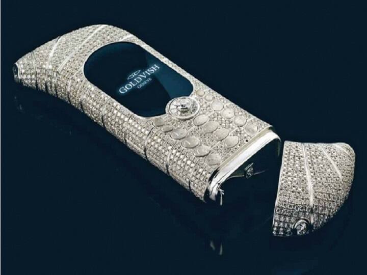 Goldvish Le Million स्मार्टफोन भी दुनिया के सबसे महंगे फोन की कैटेगरी में है. इसकी कीमत 1.45 मिलियम डॉलर के करीब है. यह फोन चार कलर-गोल्ड, येलो, व्हाइट और रोज में उपलब्ध है. फोन में एमएमएस, एसएमएस, ई-मेल के लिए टेक्सटिंग और चैटिंग को सपोर्ट करता है.