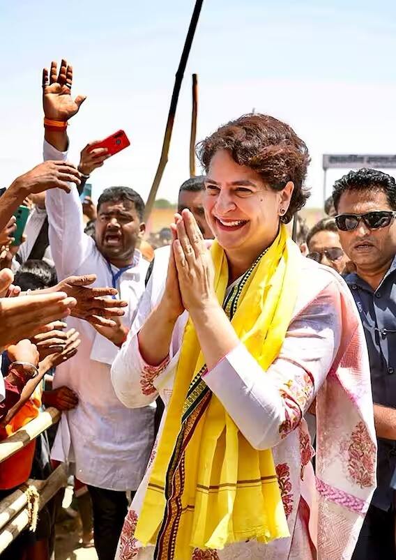 सोमवार, 12 जून रोजी काँग्रेस महासचिव प्रियंका गांधी यांनी मध्य प्रदेशच्या जबलपूर येथे पोहोचल्या आणि सभेला संबोधित केलं.