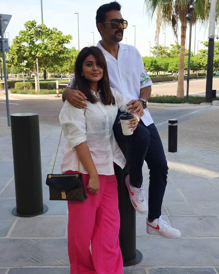 స్నేహ, తన భర్తతో వెకేషన్‌లో ఉన్నారు.
