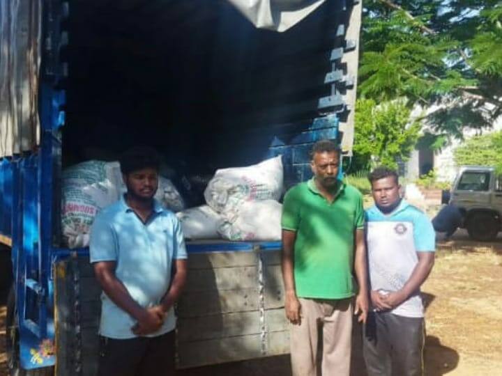 Karur news police arrested three persons smuggled 1400 kg of ration rice in Velayuthampalayam area Karur: வேலாயுதம்பாளையத்தில் கடத்தப்பட்ட 1400 கிலோ ரேஷன் அரிசி.. கடத்திய 3 பேர் அதிரடி கைது..!