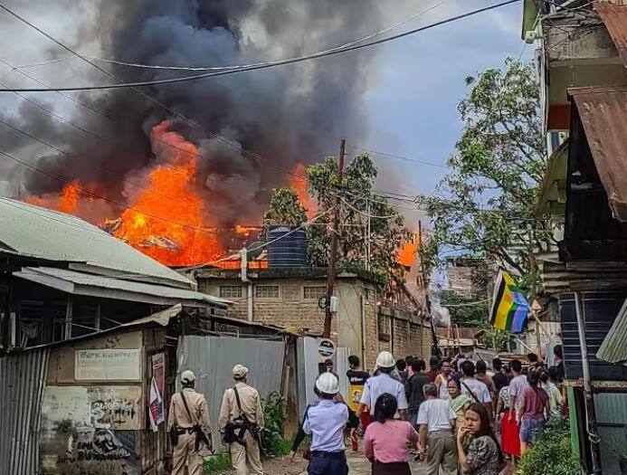 Manipur Violence BJP office Thongju Vandalised by Mob pelted Stone Manipur Violence : ਮਣੀਪੁਰ 'ਚ ਇੱਕ ਵਾਰ ਫਿਰ ਭੜਕੀ 'ਹਿੰਸਾ' ਦੀ ਅੱਗ , ਭਾਜਪਾ ਦਫ਼ਤਰ 'ਚ ਭੰਨਤੋੜ ਤੇ ਪਥਰਾਅ