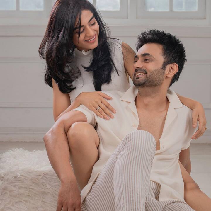 हालांकि, अब एक्ट्रेस बड़े पर्दे पर कम ही एक्टिव हैं. उन्होंने आरजे अनमोल के साथ शादी की है. दोनों मिलकर अब एक यूट्यूब चैनल चलाते हैं. कपल एक बेटे वीर के पेरेंट्स भी हैं.