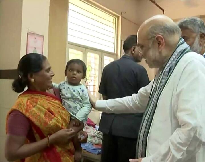 Amit Shah Kutch Visit: કેન્દ્રિય ગૃહમંત્રી અમિત શાહ બિપરજોય વાવાઝોડા બાદ કચ્છમાં ઊભી થયેલી પરિસ્થિતિની સમીક્ષા માટે કચ્છ પહોંચ્યા હતા.