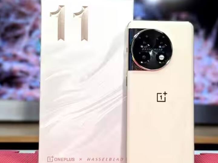 ਜੇਕਰ ਬਜਟ ਹੈ 60,000: OnePlus 11 5G ਸਮਾਰਟਫੋਨ ਇਸ ਬਜਟ 'ਚ ਵਧੀਆ ਵਿਕਲਪ ਹੈ। ਇਸ ਸਮਾਰਟਫੋਨ 'ਚ Snapdragon 8 Gen 2 ਪ੍ਰੋਸੈਸਰ, OxygenOS 13, 120Hz AMOLED ਡਿਸਪਲੇਅ ਅਤੇ 5000 mAh ਬੈਟਰੀ ਸਪੋਰਟ ਹੈ।