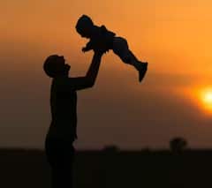 Father's Day 2023 : या 'फादर्स डे'ला आपल्या वडिलांना द्या 'ही' भेट, साजरा करा वडिलांसाठीचा दिवस