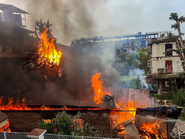 manipur violence ex army chief ved prakash malik asked for urgent attention to the situation detail marathi news Manipur Violence : 'मणिपूरची परिस्थिती लीबिया, सीरियासारखी', माजी लेफ्ट.जनरल निशिकांत सिंह यांचं ट्वीट; माजी लष्करप्रमुख सरकारला म्हणाले...