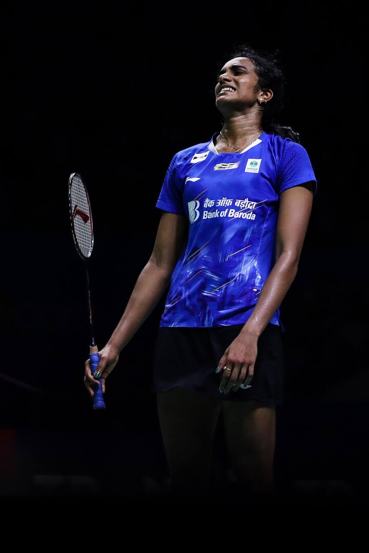 இதற்கு முன்னதாக பிரபல இந்திய பேட்மிண்டன் வீராங்கனையான பி.வி.சிந்து 2ஆம் சுற்றுடன் வெளியேறியிருந்தார் என்பது குறிப்பிடத்தக்கது.