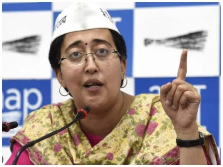 AAP Minister Atishi Cambridge Statement on Indian Economy and Arvind Kejriwal BJP Accuses of presenting false figures Delhi Politics: अब विदेश जाकर AAP मंत्री आतिशी ने ऐसा क्या कहा कि भड़क गई BJP? कहा- ‘देश को बदनाम करने वाली...’