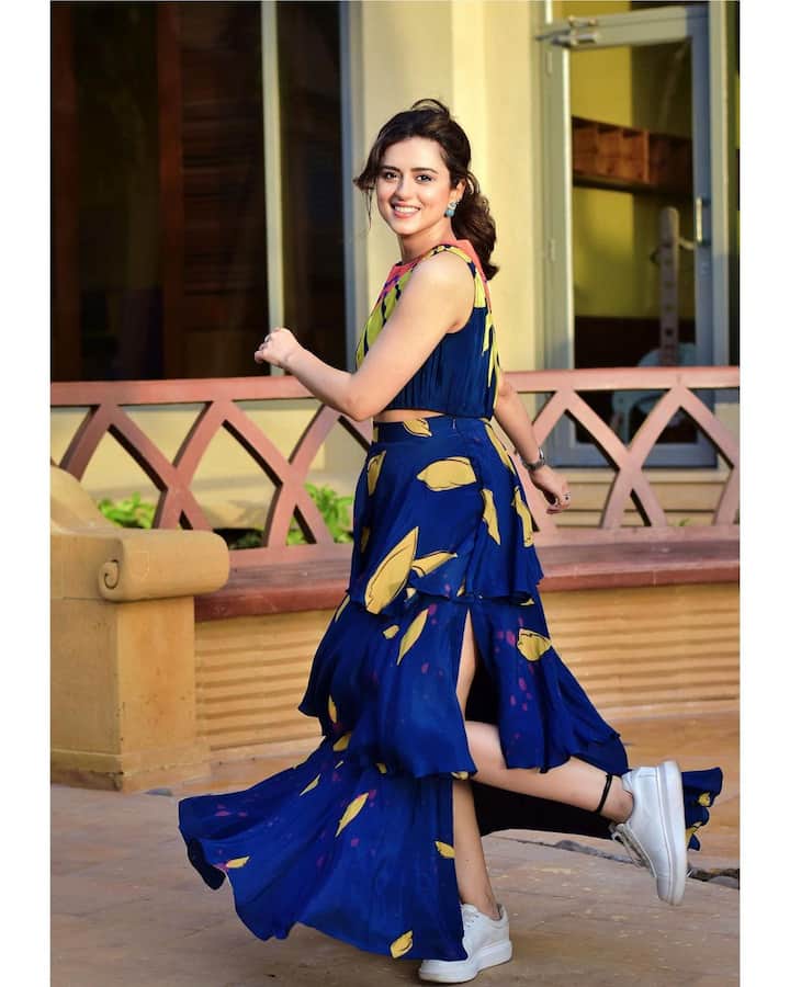 Ridhi looked great in a blue-yellow ruffle dress which she wore with white sneakers