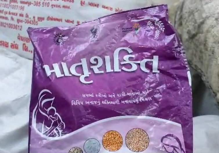 1300 food packets of nutritious food were recovered from Godhra Panchmahal: લ્યો બોલો! સગર્ભા બહેનોને સશક્ત બનાવવા સરકારે આપેલા ફૂડ પેકેટથી ભેંસો બની રહી છે સશક્ત, તબેલામાંથી મળી આવ્યા 1300 પેકેટ