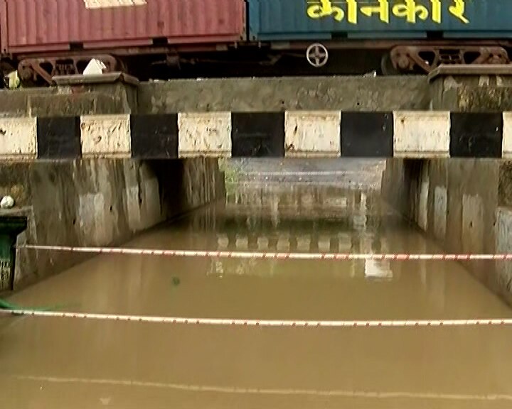 Ahmedabad Rain: સામાન્ય વરસાદે ખોલી AMC ની પોલ, આ ગરનાળું કરાયું બંધ