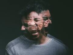 एक ही व्यक्ति में दिखते हैं कई चेहरे,भ्रम का होता है एहसास...इस दुर्लभ बीमारी की है ये निशानी