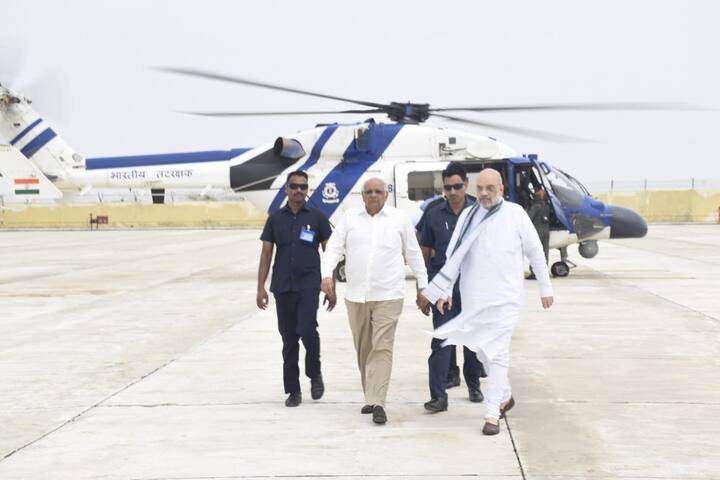 Amit Shah Kutch Visit: કેન્દ્રિય ગૃહમંત્રી અમિત શાહ બિપરજોય વાવાઝોડા બાદ કચ્છમાં ઊભી થયેલી પરિસ્થિતિની સમીક્ષા માટે કચ્છ પહોંચ્યા હતા.