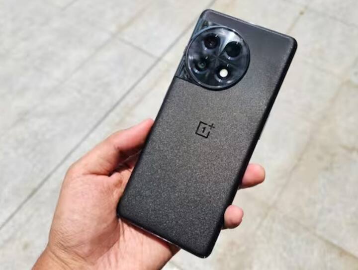 ਬਜਟ 40,000: OnePlus 11R 5G ਇਸ ਰੇਂਜ ਵਿੱਚ ਤੁਹਾਡੇ ਲਈ ਬਹੁਤ ਵਧੀਆ ਹੋਵੇਗਾ। ਮੋਬਾਈਲ ਫੋਨ ਵਿੱਚ 100-ਵਾਟ ਫਾਸਟ ਚਾਰਜਿੰਗ, ਸਨੈਪਡ੍ਰੈਗਨ 8 ਜਨਰਲ 1 ਪ੍ਰੋਸੈਸਰ, 6.74-ਇੰਚ ਡਿਸਪਲੇਅ ਅਤੇ ਟ੍ਰਿਪਲ ਕੈਮਰਾ ਲਈ ਸਮਰਥਨ ਹੈ।