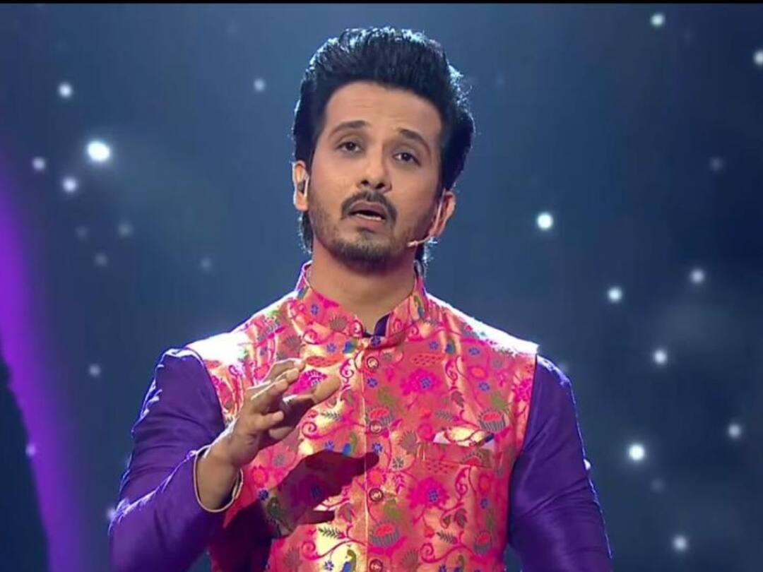 Abhijeet Khandkekar share video of Fathers Day special poem in Me Honar Superstar Chhote Ustaad 2 show Me Honar Superstar Chhote Ustaad-2: 'फादर्स-डे' निमित्त ‘मी होणार सुपरस्टार-छोटे उस्ताद 2' च्या मंचावर अभिजीत खांडकेकरनं सादर केली खास कविता; पाहा व्हिडीओ