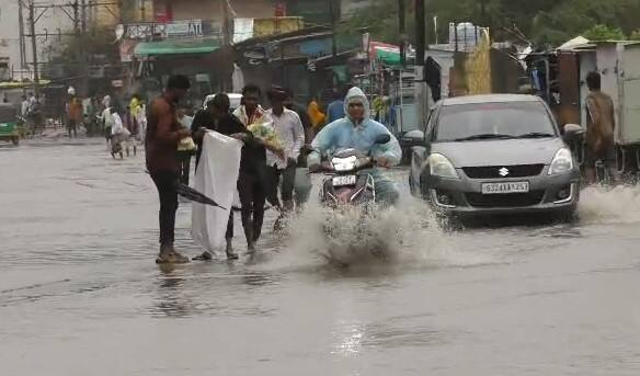 Heavy rains in Rajasthan due to Cyclone Biparjoy Biporjoy Cyclone : बिपरजॉय चक्रीवादळामुळं राजस्थानमध्ये मुसळधार पाऊस, पाच हजार नागरिकांना सुरक्षीतस्थळी हलवले