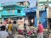 Maharajganj News: महाराजगंज में असलहा दिखाकर SBI के ग्राहक सेवा केंद्र में लूट से हड़कंप, जांच में जुटी पुलिस
