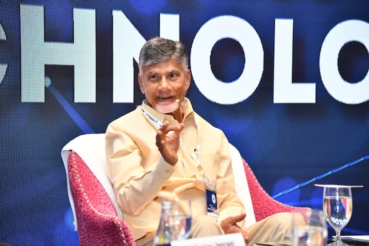 పేదరిక నిర్మూలనకు సాంకేతికతను ఎలా సద్వినియోగం చేసుకోవాలి అనేది చర్చించాలని చంద్రబాబు సూచన
