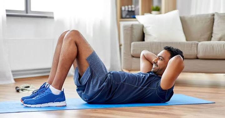 तुम्हाला जास्त तणाव जाणवत असेल तर व्यायाम (Exercise) करणे हा सोपा उपाय आहे. नियमित व्यायाम केल्याने नकारात्मक विचार दूर होतात आणि स्वत:मधला आत्मविश्वास वाढतो. झुंबा, ऐरोबिक्स सारखे व्यायाम केल्याने देखील तणाव दूर होतो.