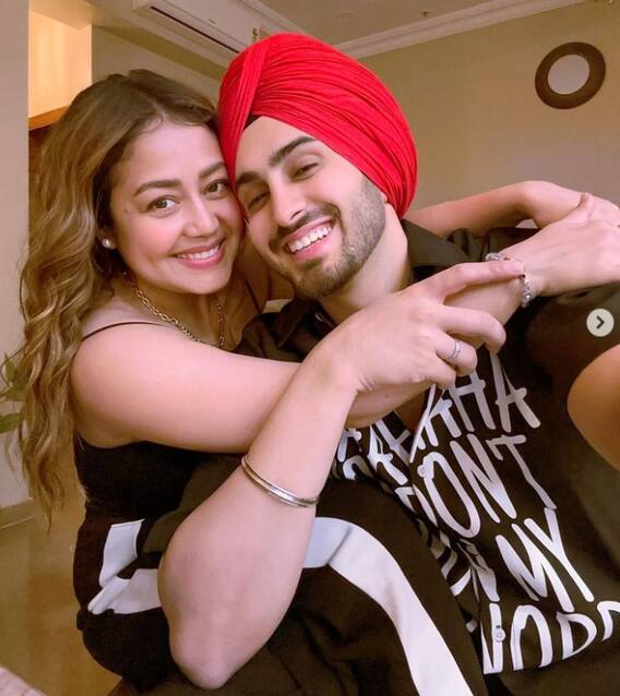 ਨੇਹਾ ਕੱਕੜ-ਰੋਹਨਪ੍ਰੀਤ ਦਾ ਤਲਾਕ ਦੀਆਂ ਖਬਰਾਂ ਤੇ ਜਵਾਬ