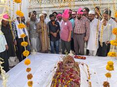 वंचित आघाडीचे प्रमुख प्रकाश आंबेडकरांनी दिली औरंगजेबाच्या कबरीला भेट