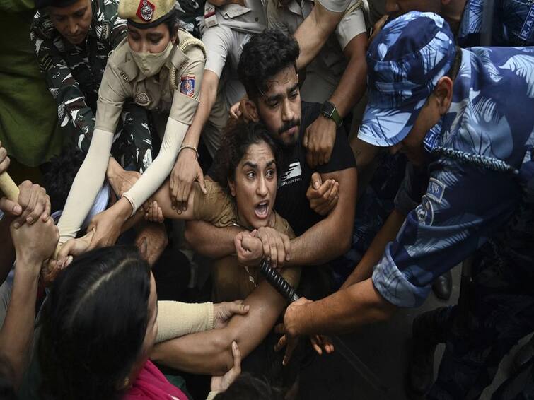 UP Deputy Chief Minister on Wrestlers protest says BJP Respects them Nobody Being Shielded பாலியல் புகாரில் சிக்கிய பாஜக எம்பியை காப்பாற்ற முயற்சியா? மல்யுத்த வீரர்கள் விவகாரத்தில் உடைத்து பேசிய உ.பி. துணை முதலமைச்சர்