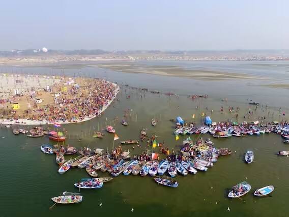 જાન્યુઆરી 2019 માં, ઉત્તર પ્રદેશના અલ્હાબાદનું નામ બદલીને પ્રયાગરાજ કરવામાં આવ્યું હતું. પહેલા તેનું નામ પ્રયાગરાજ હતું પરંતુ મુઘલ શાસક અકબરના શાસનકાળ દરમિયાન તેનું નામ અલ્હાબાદ રાખવામાં આવ્યું હતું. પ્રયાગરાજ એ ત્રણ નદીઓ ગંગા, યમુના અને સરસ્વતીનું પવિત્ર સંગમ સ્થાન છે જ્યાં કુંભ મેળા અને અન્ય પ્રસંગો દરમિયાન મોટી સંખ્યામાં ભક્તો પહોંચે છે.