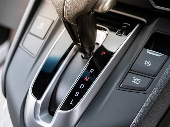 Automatic Cars : See The Functioning Process of Automatic Car Gear Lever Automatic Cars: ઓટોમેટિક કારના ગિયર હોય છે ખાસ, નંબરના બદલે અક્ષરોનો જાણો અર્થ