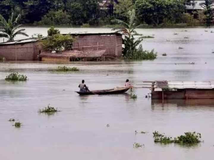 Assam Flood First Wave 3 Districts Affected 25 Villages in Danger Zone Assam Flood: असम में बाढ़ से हालात बेकाबू, तीन जिले पानी में डूबे, 25 गांवों पर मंडरा रहा खतरा