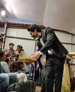 बेटे Karan Deol की शादी करके सातवें आसमान पर हैं Sunny Deol, रिसेप्शन में अपने हाथों से बांटी मिठाई