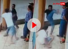 ऐसी लड़ाई शायद ही कभी देखी होगी... एक के बाद खुद ही गिर गए लड़के, कोई किसी को नहीं मार पाया!