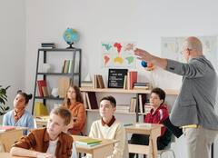 आखिर क्यों इस देश में 11 साल तक के बच्चे भी डायपर पहनकर जा रहे स्कूल? टीचर्स बोले- 'आसमान छू रहे..'