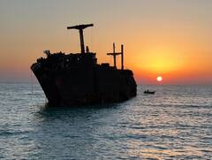 ग्रीस तट पर समुद्र में डूबा शरणार्थियों से भरा जहाज, 300 पाकिस्तानियों के मारे जाने की आशंका